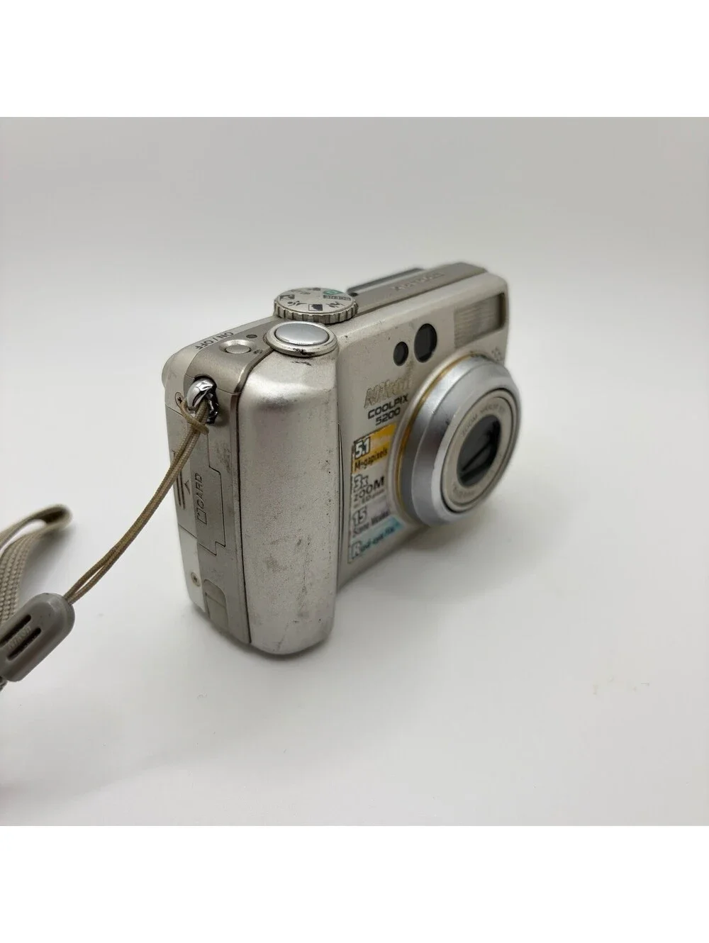 Nikon Digital Camera COOLPIX 5200 Silver No Battery Turns On Cracked Screen C139